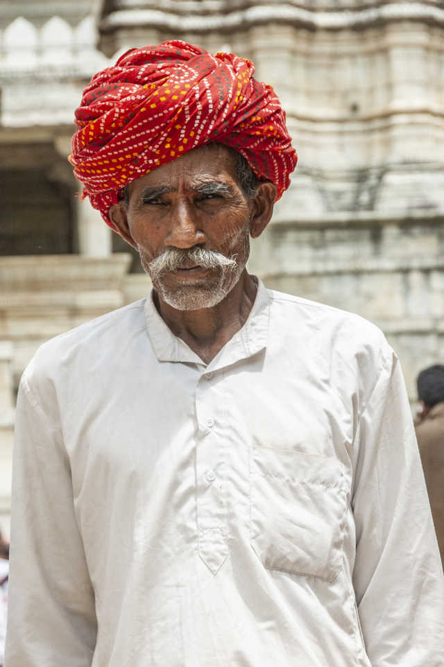 78 - India - Ranakpur - hombre